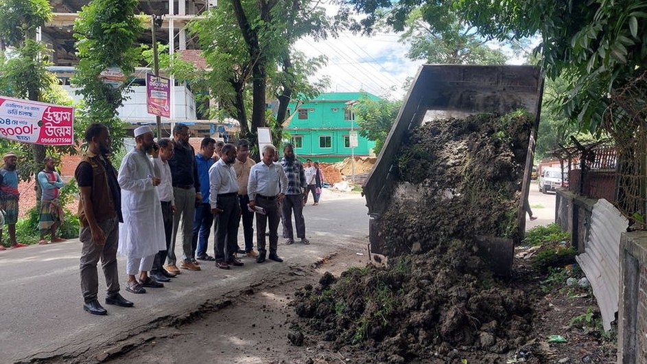 সংস্কার চলছে পবিপ্রবি-সংলগ্ন ঝুঁকিপূর্ণ সড়কে