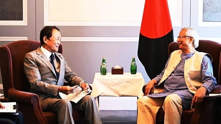 জাপানের সাবেক প্রধানমন্ত্রী টোকিওতে অধ্যাপক ইউনূসের সঙ্গে সাক্ষাৎ করেছেন