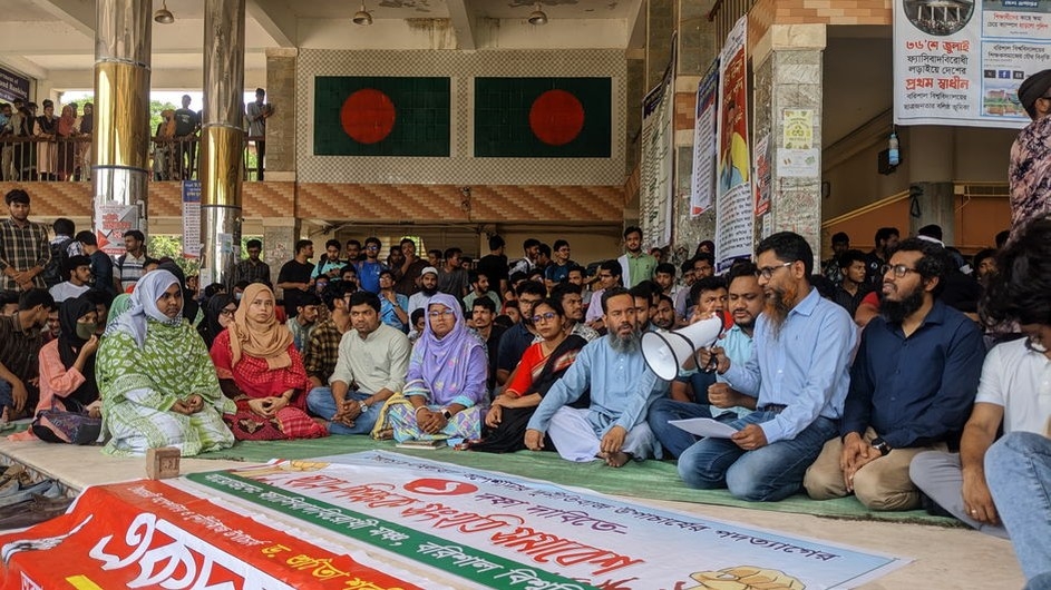 ববি উপাচার্যের পদত্যাগ দাবিতে শিক্ষকদের সংহতি ও বিক্ষোভ