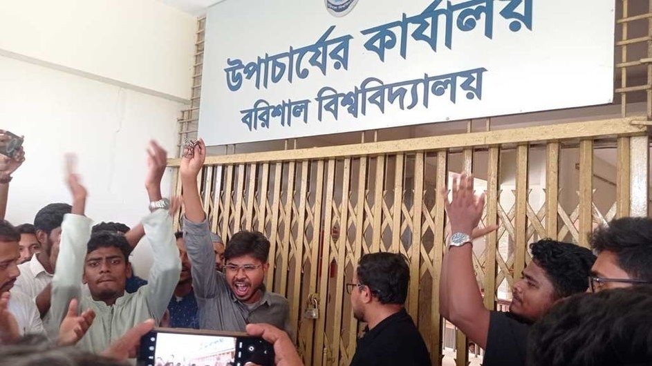 ববির প্রশাসনিক ভবনে তালা, একাডেমিক শাটডাউনের হুশিয়ারি