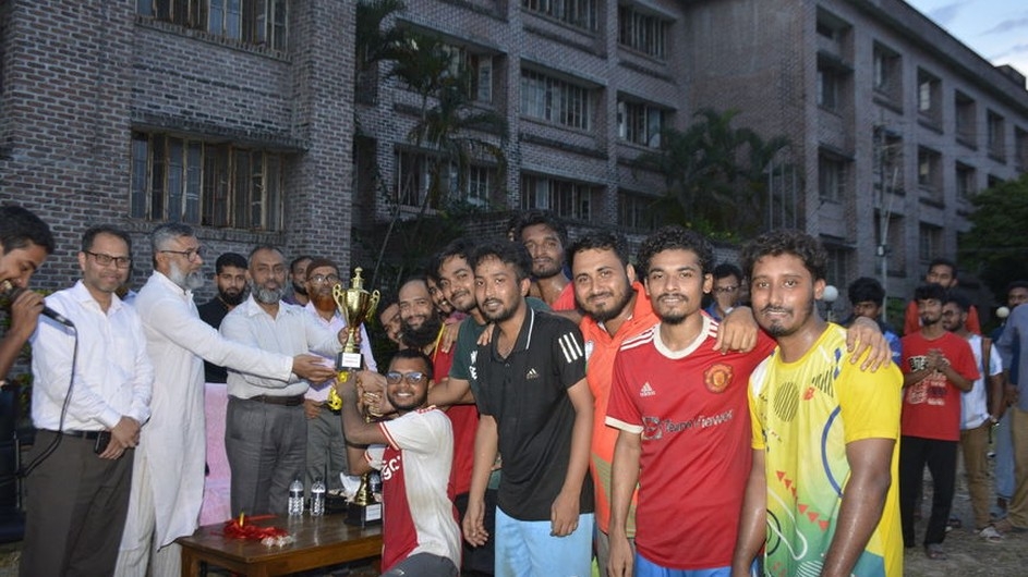 পবিপ্রবির হল মাঠে জমজমাট ফুটবল ফাইনাল ও পুরস্কার বিতরণী