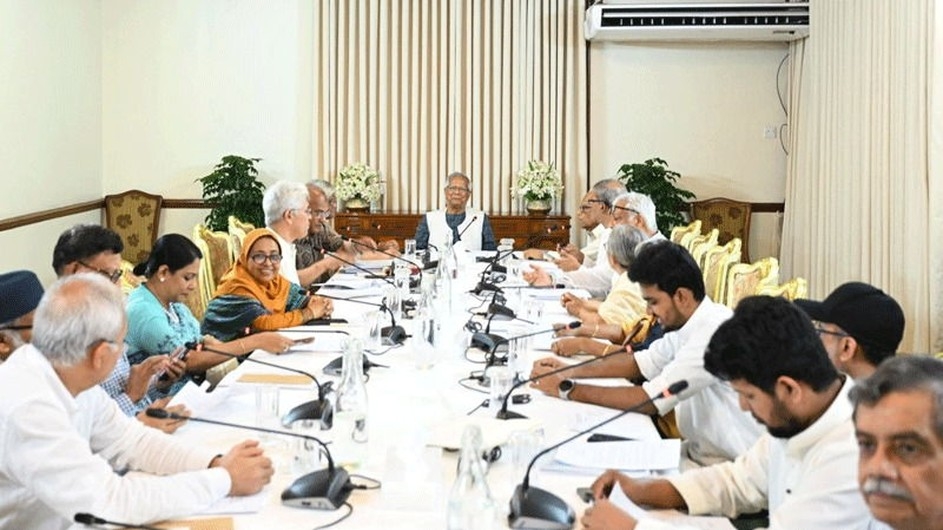১৯ উপদেষ্টার সঙ্গে ড. ইউনূসের রুদ্ধদ্বার বৈঠক চলছে