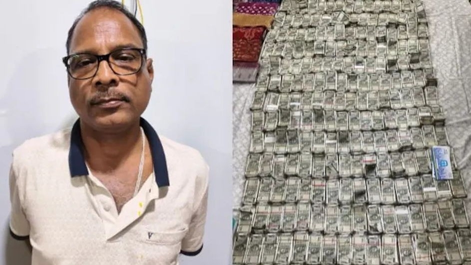 ভয়ে জানালা দিয়ে বস্তাভর্তি  টাকা উড়িয়ে দিলেন সরকারি কর্মকর্তা