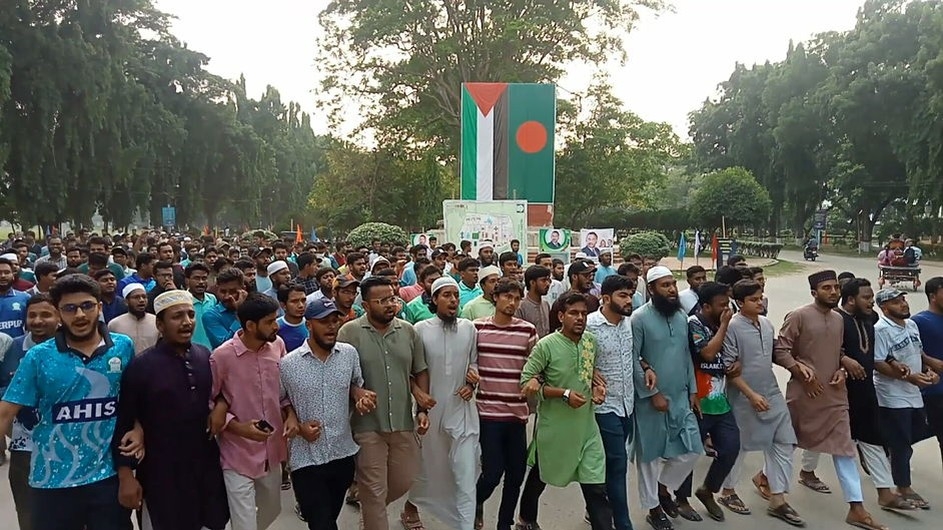 আওয়ামী লীগ নিষিদ্ধের দাবিতে উত্তাল ইবি
