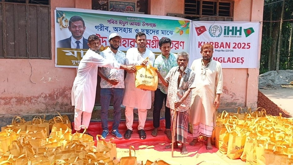 লক্ষ্মীপুরে জুলাই শহীদদের সম্মানে ১৪ গরু কোরবানি