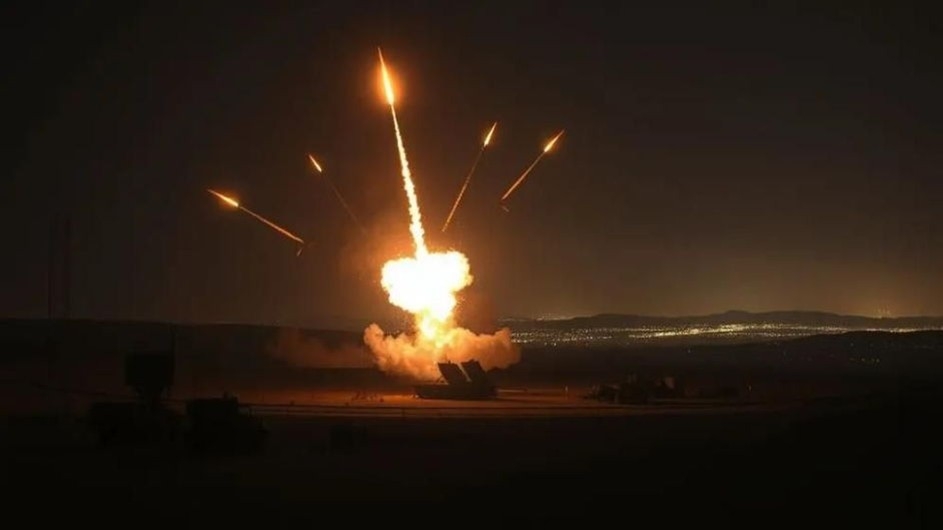 মার্কিন ঘাঁটিতে ইরানের হামলা, উপসাগরীয় এক ‘দুঃস্বপ্নের বাস্তবতা’