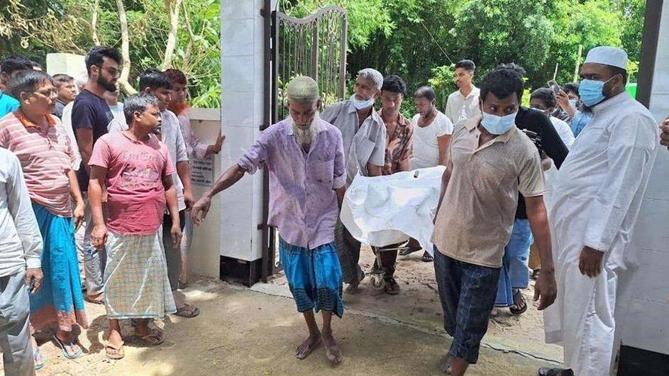 চট্টগ্রামে কবর থেকে জুলাইযোদ্ধার মরদেহ উত্তোলন