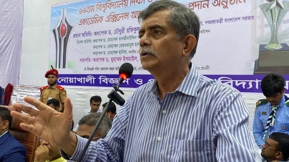 রাজনীতি করলে বিশ্ববিদ্যালয়ে শিক্ষকতা ছেড়ে দিন: শিক্ষা উপদেষ্টা