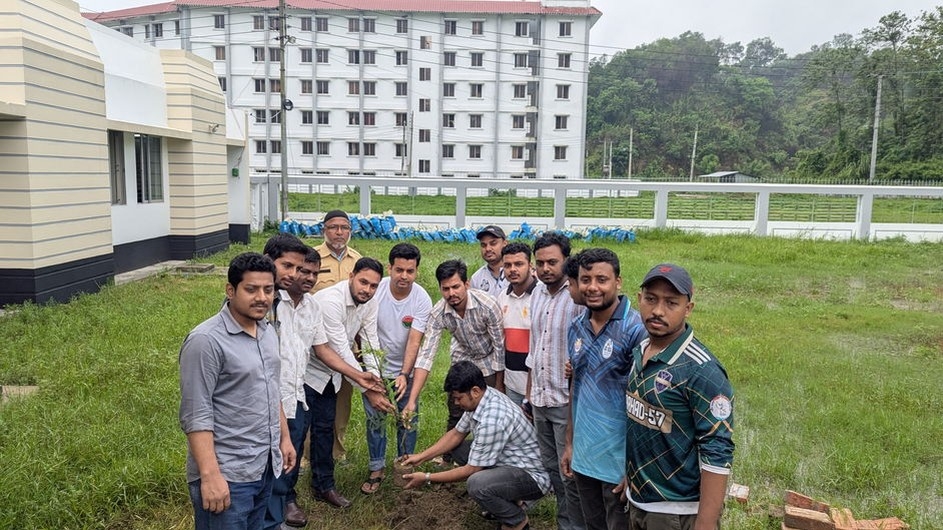 চবিতে শহীদ জিয়ার স্মরণে ছাত্রদলের বৃক্ষরোপণ কর্মসূচি