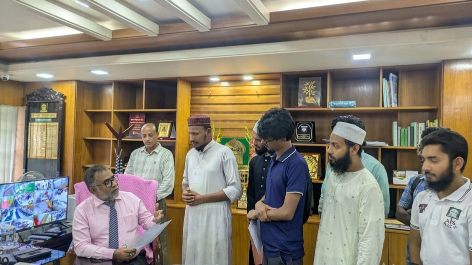 ইকসু গঠনের দাবিতে ইবি উপাচার্যের নিকট ইসলামী ছাত্র আন্দোলনের স্মারকলিপি প্রদান