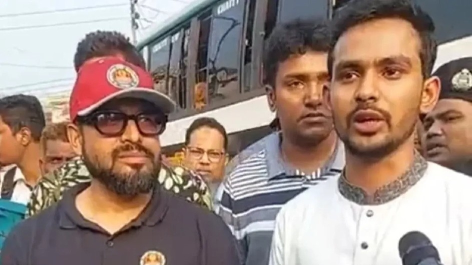 ঈদযাত্রা নির্বিঘ্ন করতে সচেষ্ট রয়েছে সরকার : উপদেষ্টা আসিফ