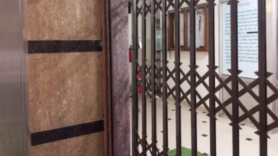 তালাবদ্ধ এনটিআরসিএ কার্যালয়, আতঙ্কে কর্মকর্তা-কর্মচারীরা