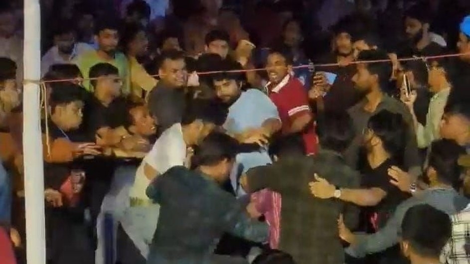 কি হয়েছিল সেদিন কুমিল্লা বিশ্ববিদ্যালয়ের কনসার্টে!