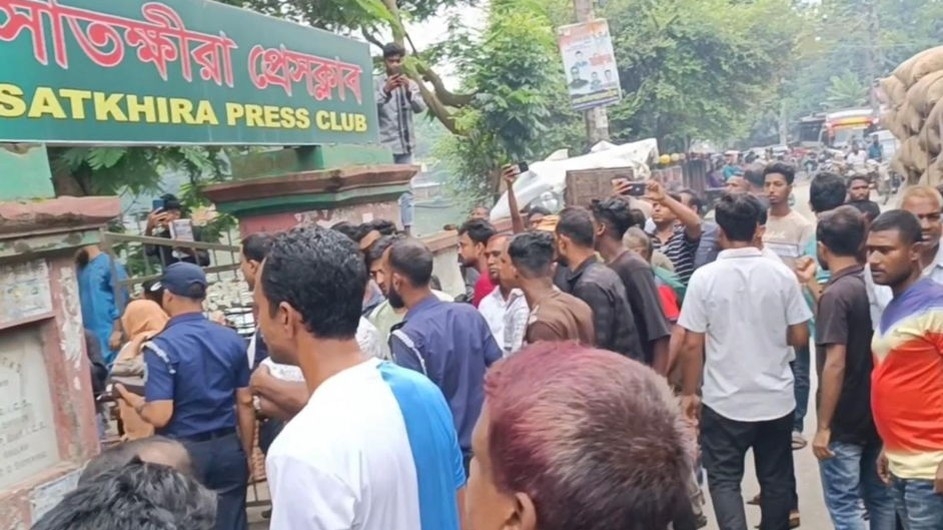 হামলা চালিয়ে সাতক্ষীরা প্রেসক্লাব দখলের চেষ্টা, আহত ১০ গণমাধ্যমকর্মী