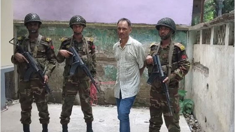 সাতক্ষীরায় সাবেক নারী এমপির বাসায় অভিযান: অস্ত্র ও মাদক উদ্ধার, ছেলে আটক