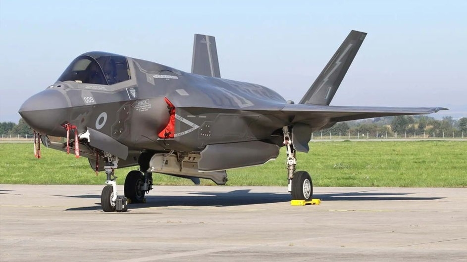 দুই সপ্তাহ আগে যুক্তরাজ্যের যুদ্ধবিমান ভারতে নেমেছিল কেন