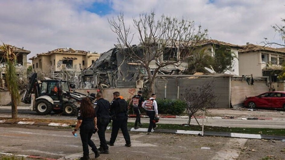 ইসরাইলি বিমানবন্দর ও সামরিক ঘাঁটিতে হামলা চালিয়েছে ইরান