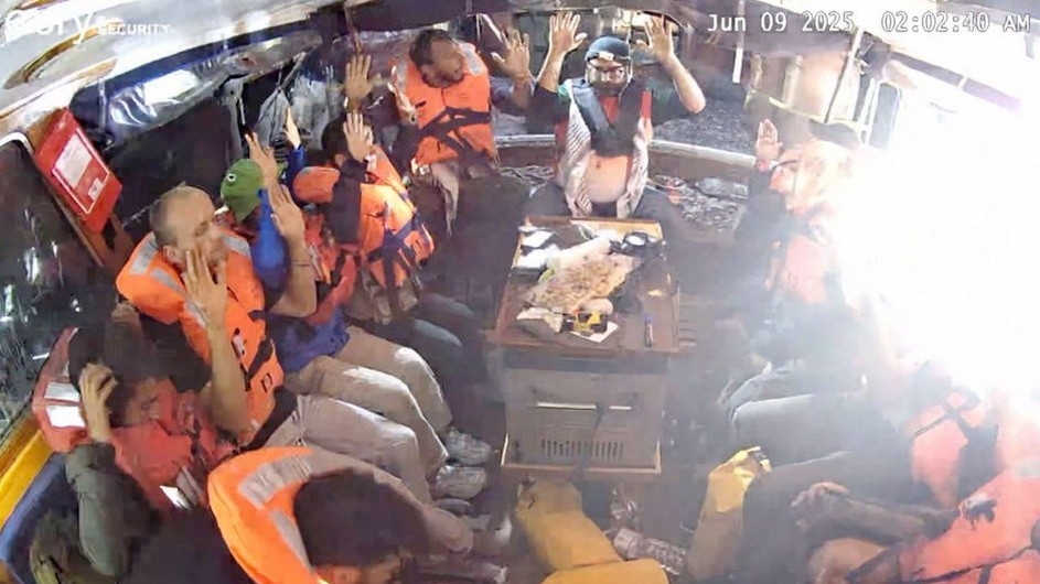 ত্রাণবাহী জাহাজ ‘ম্যাডলিন’ দখলে নিয়েছে ইসরায়েল, আছেন গ্রেটাসহ ১২ মানবাধিকারকর্মী