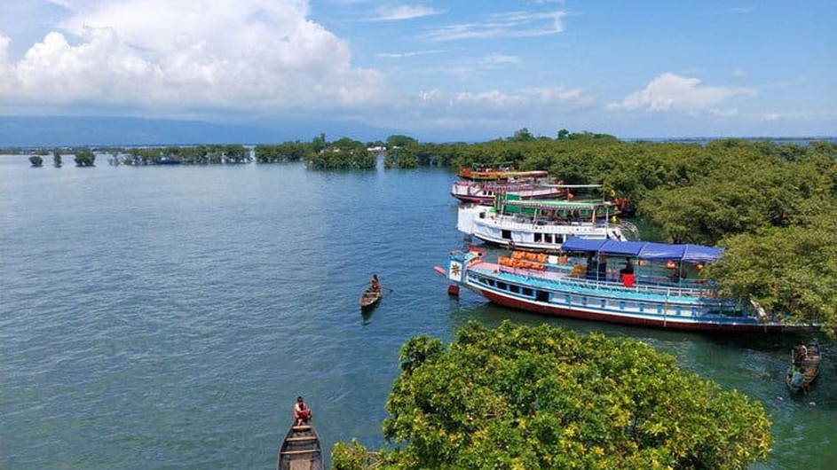 টাঙ্গুয়ার হাওরে পর্যটকবাহী হাউসবোটে নিষেধাজ্ঞা