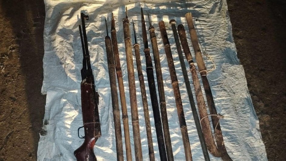 মৌলভীবাজারে যৌথবাহিনীর অভিযানে এয়ারগান ও দেশীয় অস্ত্র উদ্ধার
