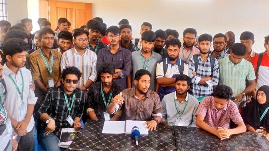 বাসের দাবিতে সুবিপ্রবি শিক্ষার্থীদের আলটিমেটাম