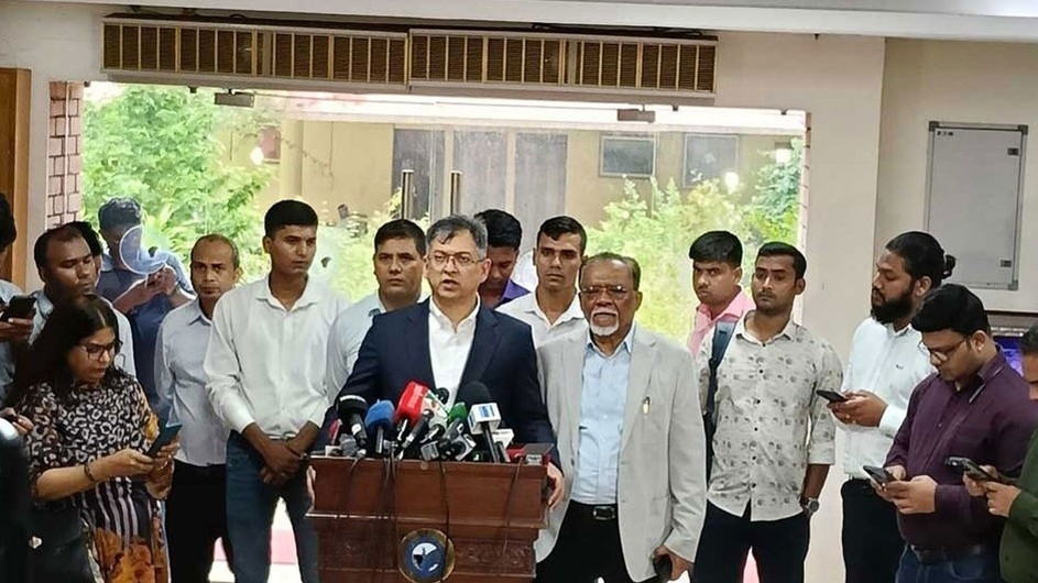 নির্বাহী বিভাগের কর্তৃত্ব খর্ব করা চলবে না : সালাহউদ্দিন আহমেদ