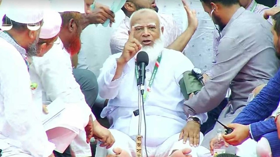অসুস্থ হয়েও মঞ্চে বসেই বক্তব্য দিলেন জামায়াত আমির