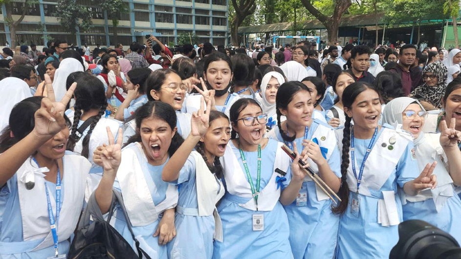 এসএসসি পরীক্ষার ফল: ধারাবাহিকভাবে এগিয়ে মেয়েরা