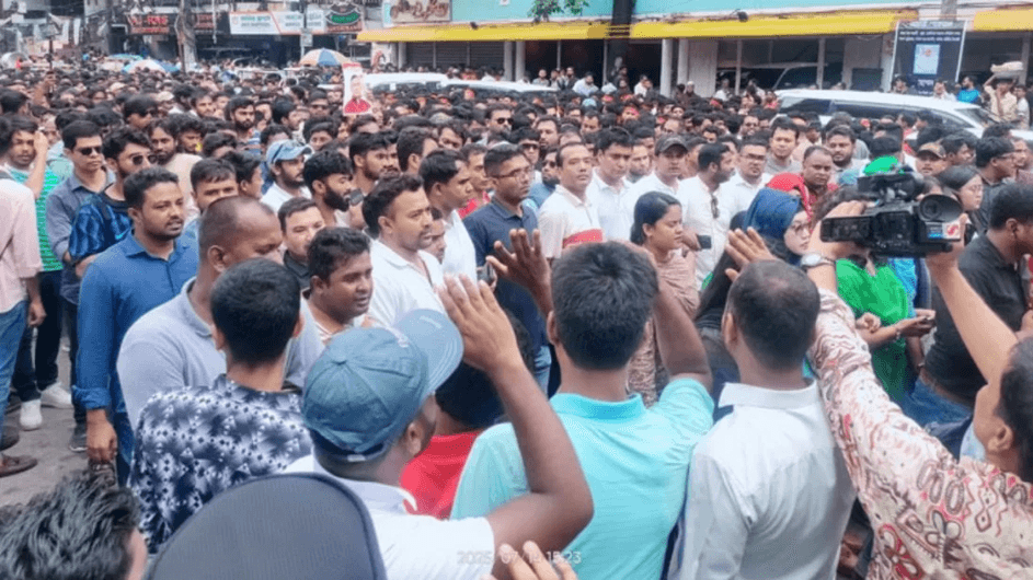 নয়াপল্টন থেকে শাহবাগ অভিমুখে ছাত্রদলের বিক্ষোভ শুরু