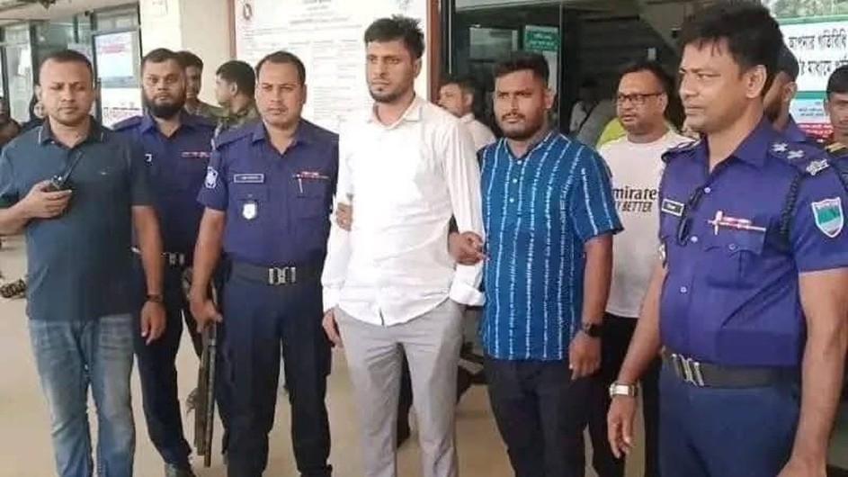 নিষিদ্ধ ছাত্রলীগ নেতা ভারতে পালিয়ে যাওয়ার সময়  গ্রেপ্তার