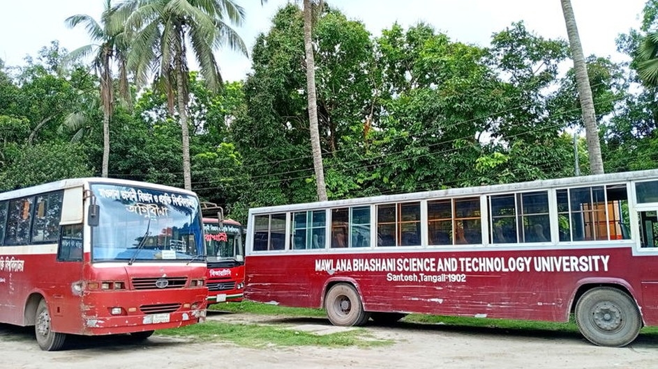 ঢাকাগামী বাস চায় মাভাবিপ্রবি শিক্ষার্থীরা