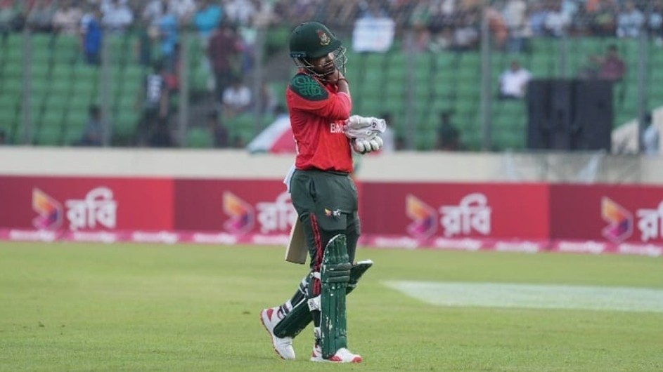 শুরুতে দুই উইকেট হারাল বাংলাদেশ