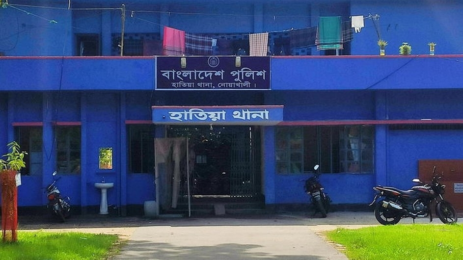 মেঘনায় কোস্টগার্ড সদস্যের মাথা ফাটালো জেলেরা