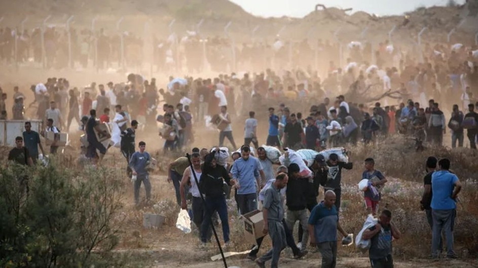 মেশিনগান দিয়ে ক্ষুধার্ত ফিলিস্তিনিদের ওপর গুলি চালায় ইসরায়েলিরা