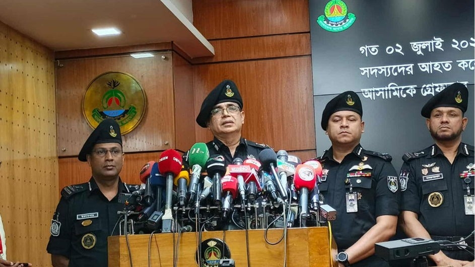 ছেলের পরকীয়া ঠেকাতে মা ফোন করে জানান কাঠমান্ডুগামী বিমানে বোমা