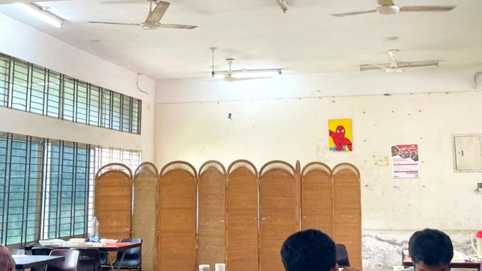 মাভাবিপ্রবির পর্দা কর্ণার নিয়ে অসন্তুষ্ট নারী শিক্ষার্থীরা