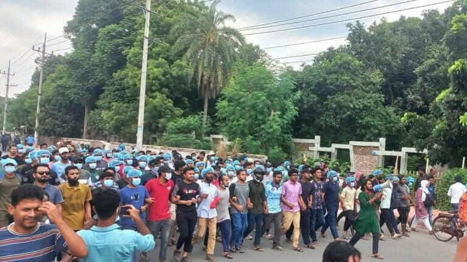 ২৯ জুলাই কারফিউ ভেঙে প্রথম প্রতিরোধ গড়ে তোলে রাবির শিক্ষার্থীরা