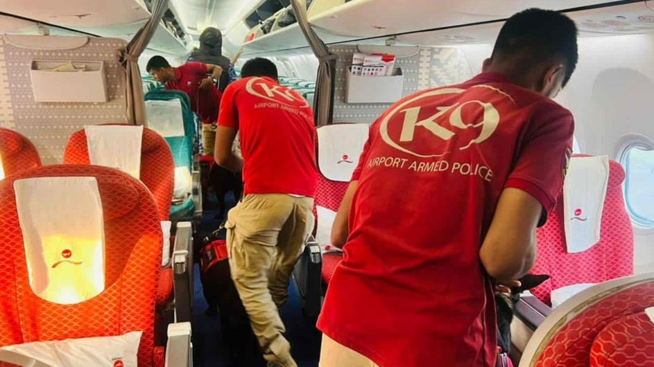 বিমানে বোমার হুমকিতেও প্রেমিকাসহ ছেলের নেপালযাত্রা আটকাতে পারেননি মা