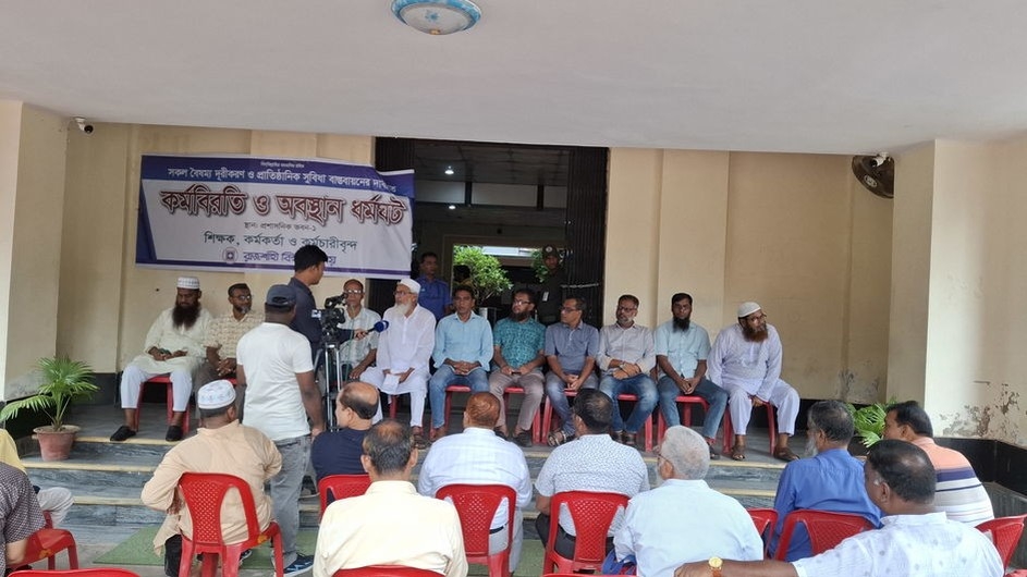 রাকসুর মনোনয়ন বিতরণ শুরু,  শিক্ষক-কর্মকর্তাদের কর্মবিরতি স্থগিত