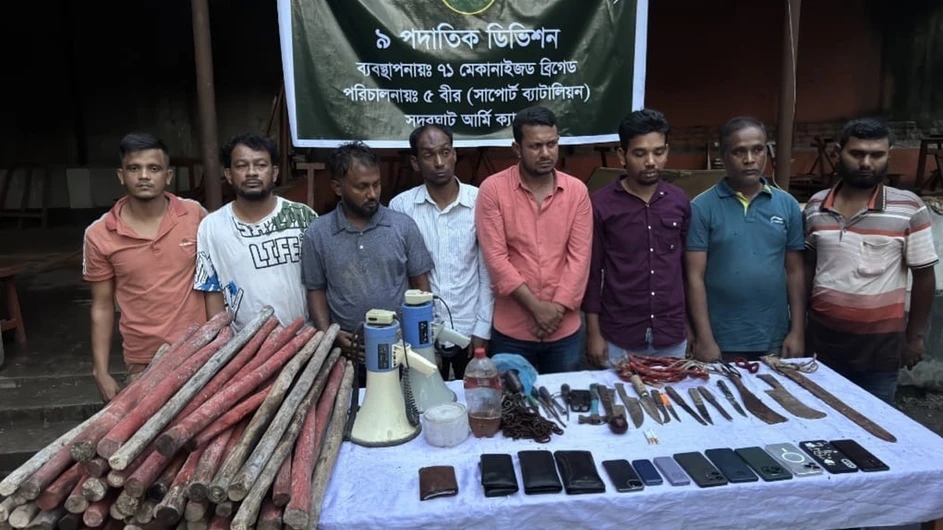 পুরান ঢাকায় সেনাবাহিনীর অভিযান, ৮ চাঁদাবাজ আটক