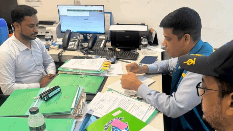 ঢাকা উত্তর সিটি করপোরেশনে দুদকের অভিযান
