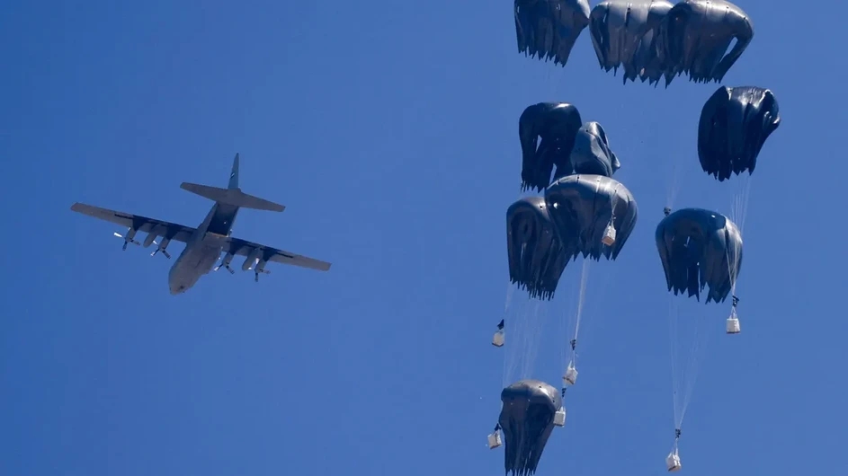 স্পেন-জার্মানিসহ ৫ দেশ আকাশ থেকে ত্রাণ ফেলল গাজায়