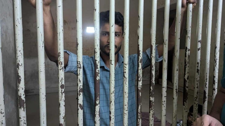 রিকশাচালককে কীসের ভিত্তিতে গ্রেপ্তার, ধানমন্ডি থানার ওসির ব্যাখ্যা তলব