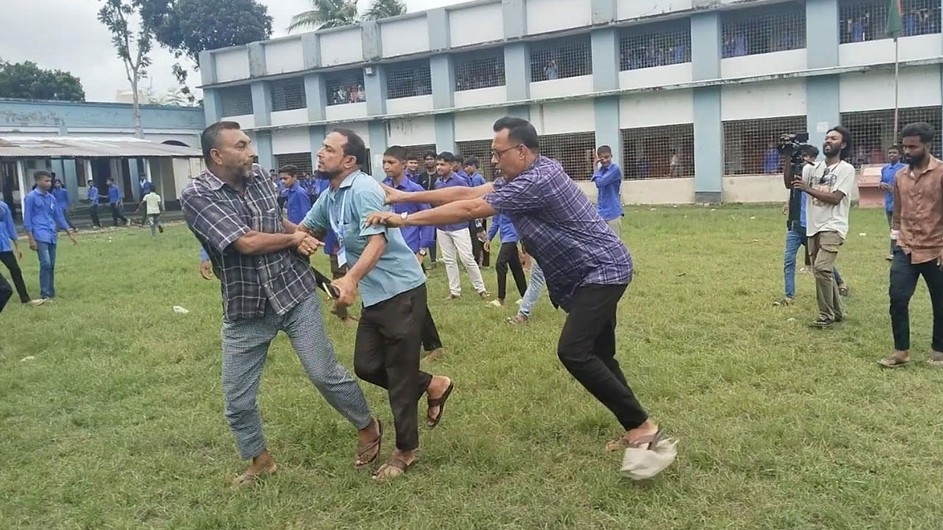 সাতক্ষীরায় শিক্ষক লাঞ্ছনার ঘটনায় বিএনপি নেতা গ্রেপ্তার