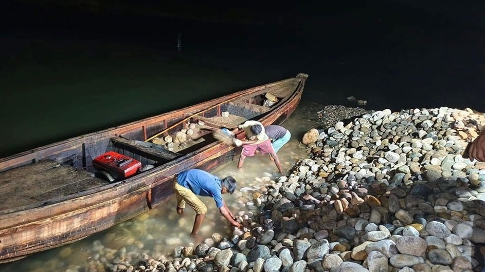 ১৫০০-২০০০ ব্যক্তি ভোলাগঞ্জের পাথর লুট করে : হাইকোর্টে প্রতিবেদন