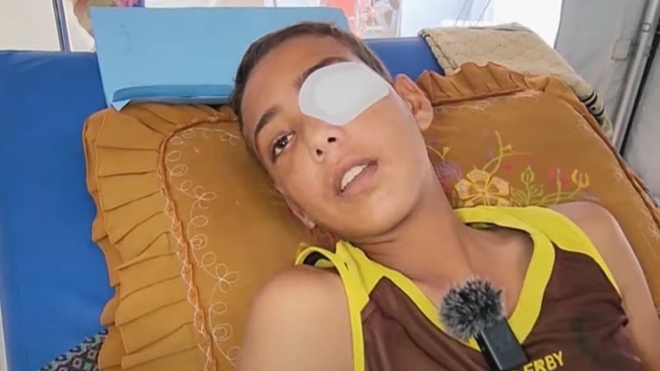 খাবারের সন্ধানে ৫ ঘণ্টার পথ পাড়ি, চোখে গুলি খেয়ে ফিরল ফিলিস্তিনি কিশোর