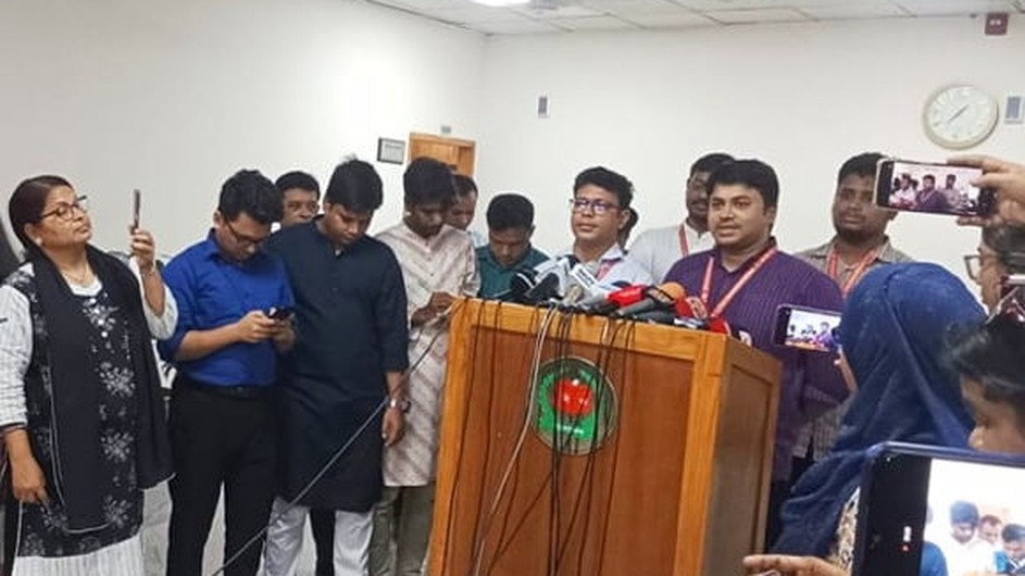 নির্বাচন কমিশন মেরুদণ্ডহীন, সংশোধনের সুযোগ দিচ্ছি: এনসিপি