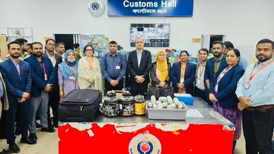শাহজালাল বিমানবন্দরে ১৩০ কোটি টাকার কোকেন জব্দ