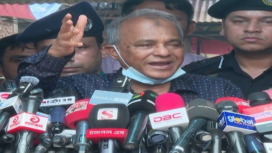 ‘এক উপদেষ্টাকে ঘিরে চাঁদাবাজির অভিযোগ’ প্রশ্নে যা বললেন স্বরাষ্ট্র উপদেষ্টা