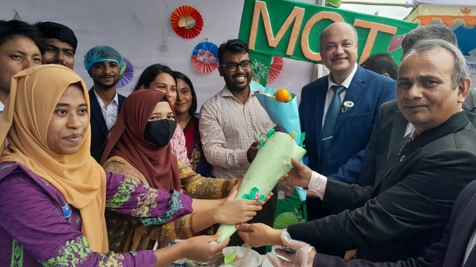 জাবিপ্রবিতে ফল বিপণন উৎসব: হাতে-কলমে শিখছে ব্যবসা ও ব্যবস্থাপনা